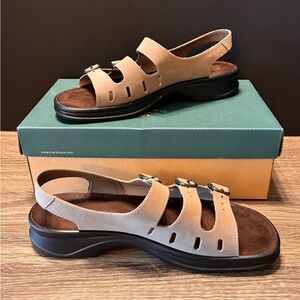 Clarks Women's Sunbeat Mushroom Slingback Sandal Size 8.5M